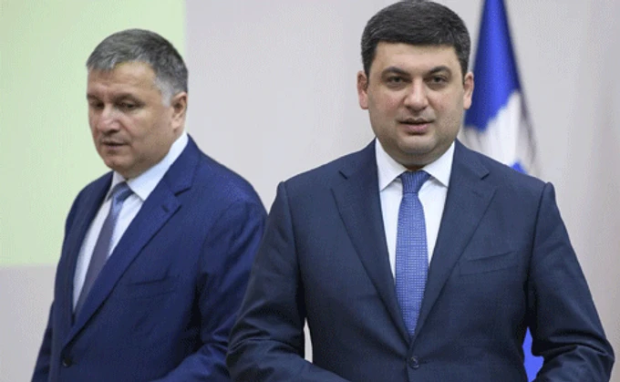 Щойно Аваков повернувся з відпустки, Гройсман вирішив перепочити