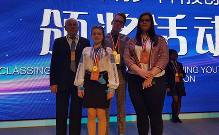 Троє українських школярів перемогли на конкурсі наукових розробок у Китаї