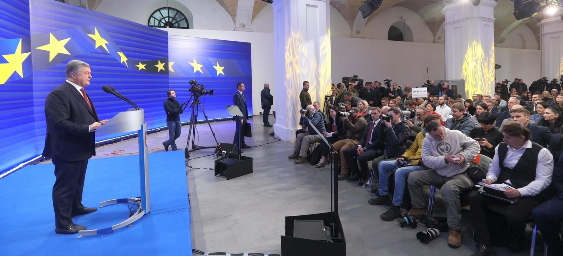 Прес-конференція Порошенка. У кадрі і за лаштунками