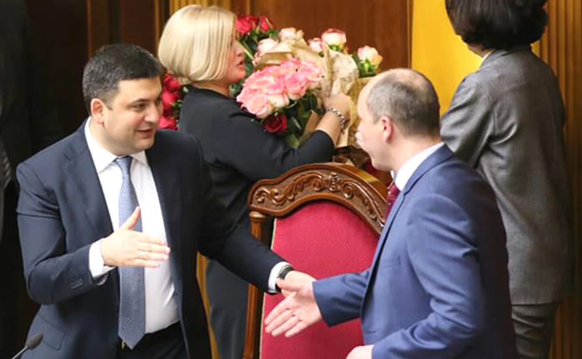 Рада назначила Гройсмана премьером и утвердила Кабмин. Реакция соцсетей