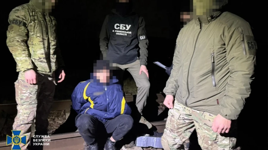 СБУ затримала чоловіка, який планував підірвати залізничну колію перед потягом на Рівненщині