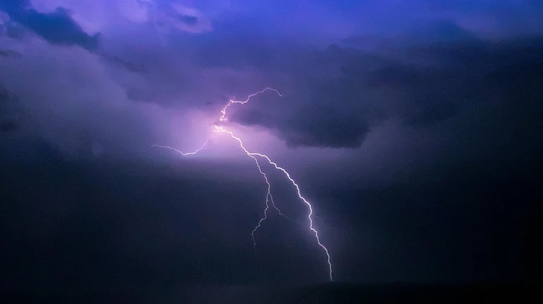 В Бразилии из-за сильной молнии пострадали по меньшей мере 72 человека