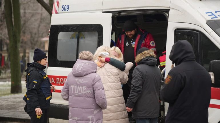 Росіяни зранку атакували Херсон: 4 поранених, зокрема, комунальники