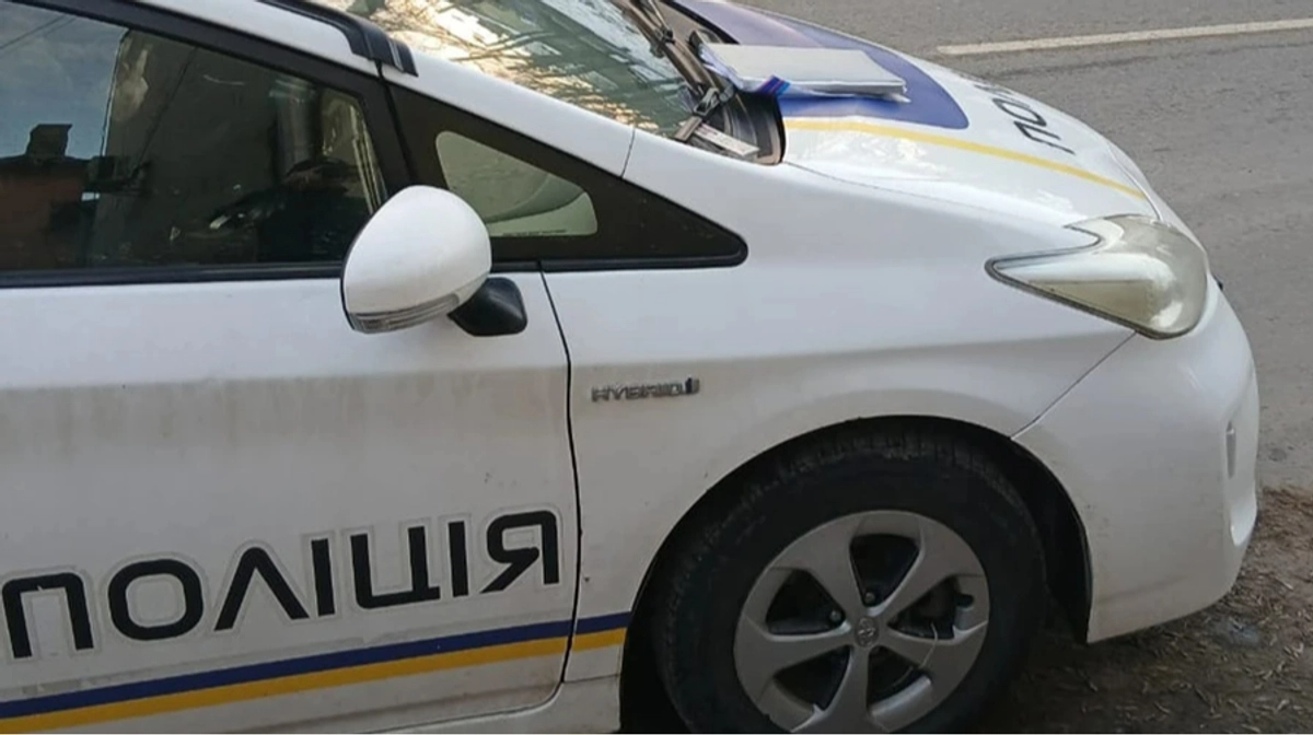 У Рівному правоохоронці шукають невідомих, які запустили салюти у річницю вторгнення РФ Kép