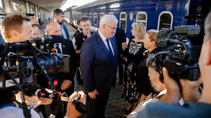 Ukrainian foreign minister meets leaders of six European countries in Kyiv