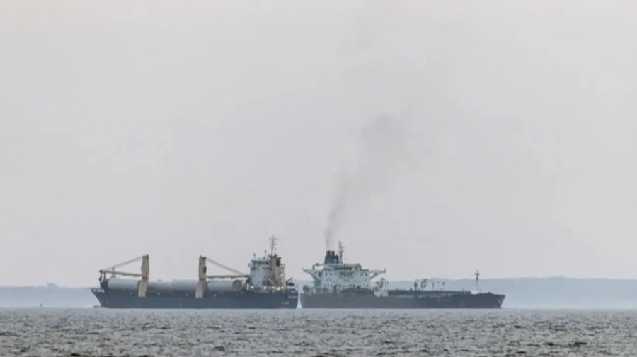 Russia uses warships to protect its shadow fleet