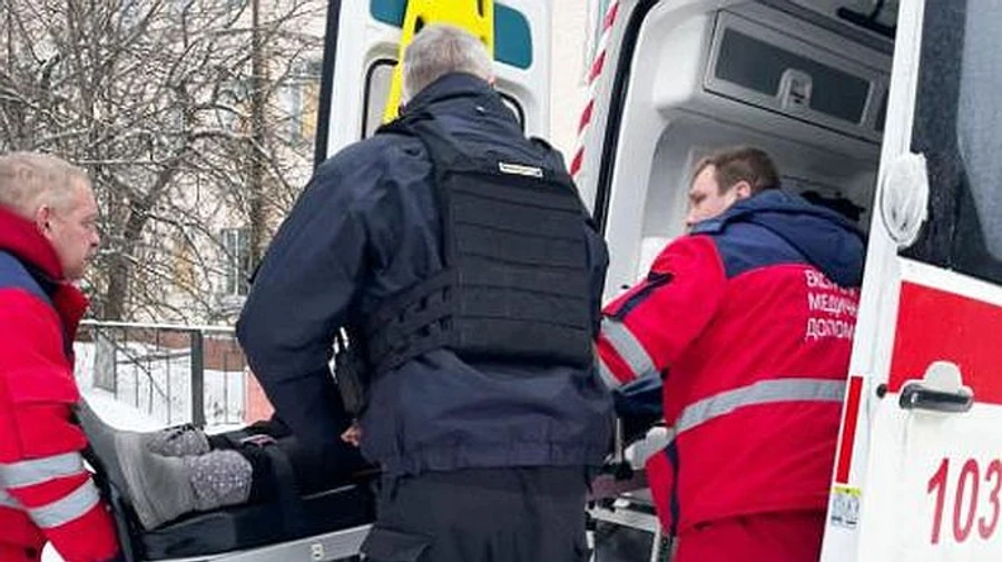 Family visits relatives in Chernihiv Oblast and comes under Russian fire: Two civilians injured