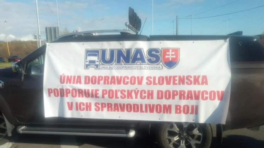Thousands of trucks stay in queues at border with Poland and hundreds at border with Slovakia