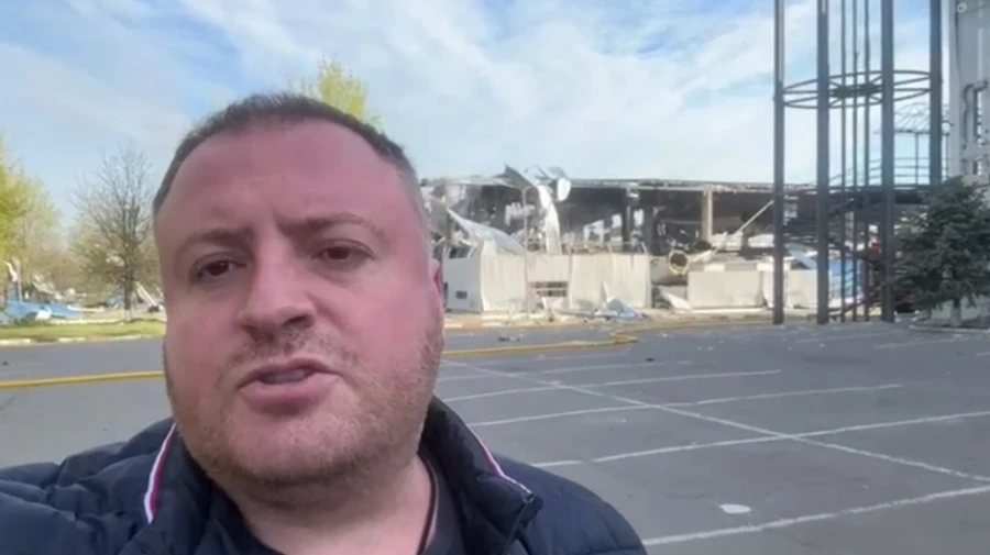 Russian strike on Kherson caught on video as emergency workers and city administration head arrive