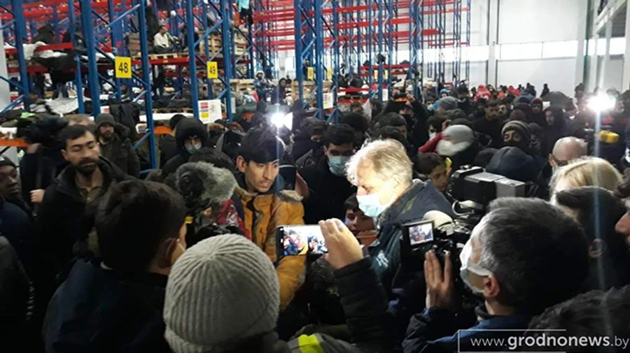 У Білорусі повідомили про госпіталізацію близько 100 мігрантів, у тому числі з Covid