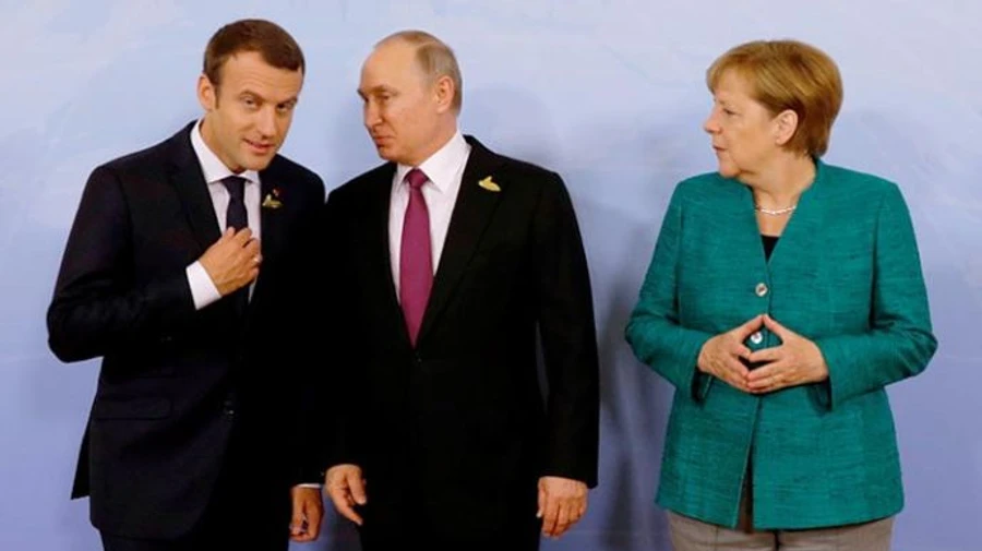 Макрон и Меркель поговорили с Путиным: призвали прекратить огонь на Донбассе