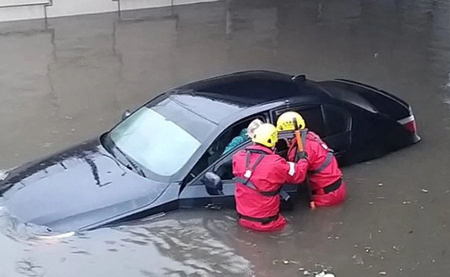 Шторм у Британії: порушена робота аеропортів і залізниці, очікуються повені