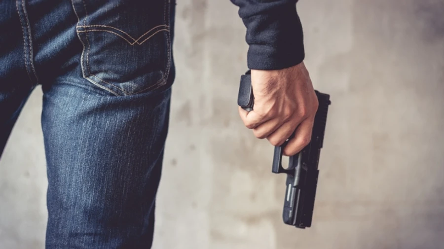 У Василькові невідомий вистрілив у водія авто і поранив його: нападника шукають