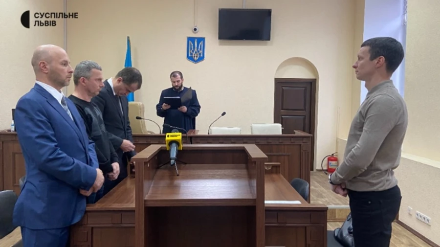 Доллары в унитазе: львовского депутата отправили под домашний арест