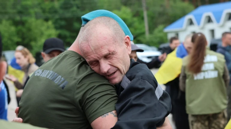 Ukraine brings back another group of severely wounded and seriously ill defenders from Russian captivity – photos, video