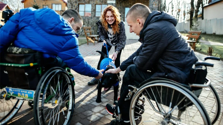 Он пойдет с тобой даже в театр. Кто такой эрготерапевт и зачем он украинцам