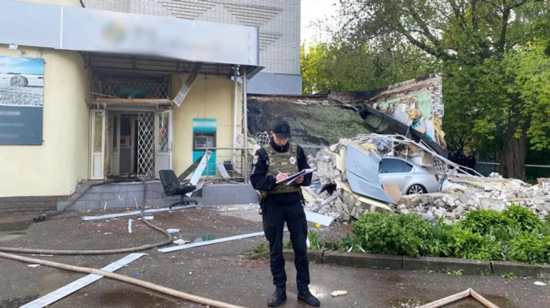 Сделали подкоп, но перестарались со взрывом: задержаны грабители банка в Чернигове