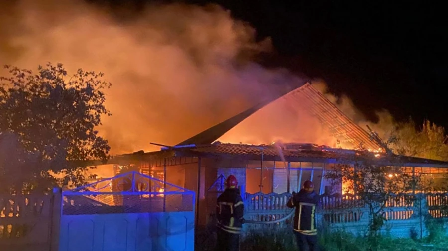 На Днепропетровщине из-за российской атаки 2 раненых, повреждены предприятие, дома, скорая