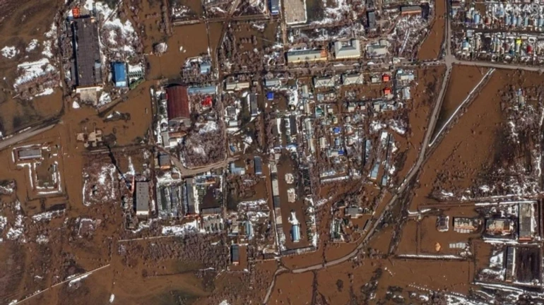 В РФ продолжает затапливать Оренбург и область: в Кремле говорят, что прогнозы неутешительны