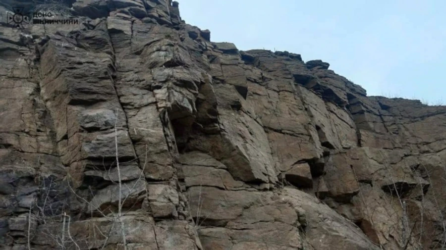 Двое парней упали в гранитный карьер в Винницкой области: один погиб