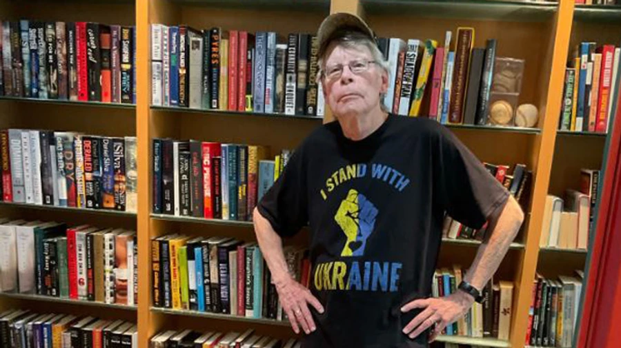 Stephen King suggests Elon Musk to transfer money for his blue checkmark to Prytula Charity Foundation