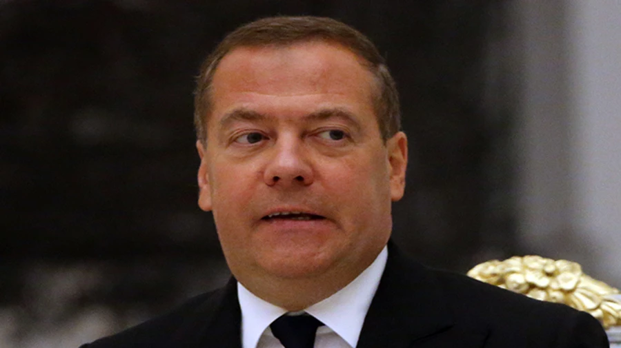 К годовщине вторжения России Медведев захотел устранить границы угроз до Польши