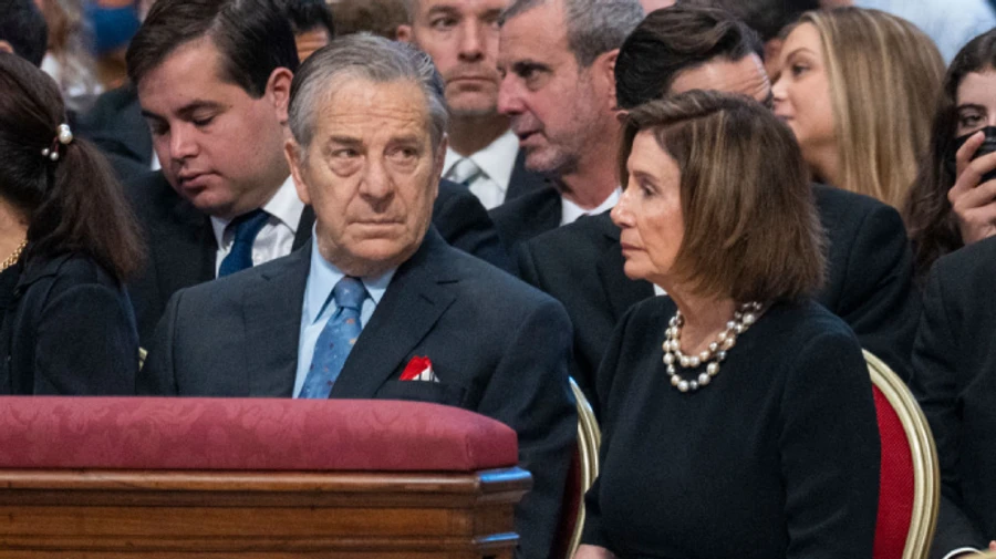 Неизвестный ворвался в дом Нэнси Пелоси и напал на ее мужа