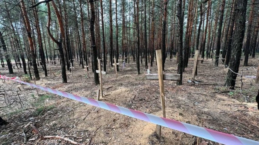 На таке не можна закрити очі: глава МЗС Чехії про сотні могил в Ізюмі