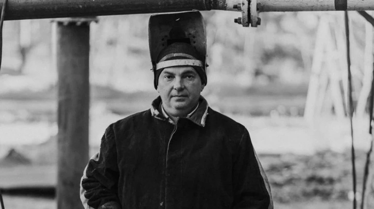 Тримав газ для містян під обстрілами: історія зварювальника з розбомбленого Чернігова