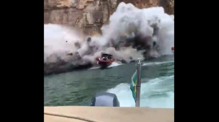 В Бразилии скала обрушилась на лодки с людьми: 10 погибших