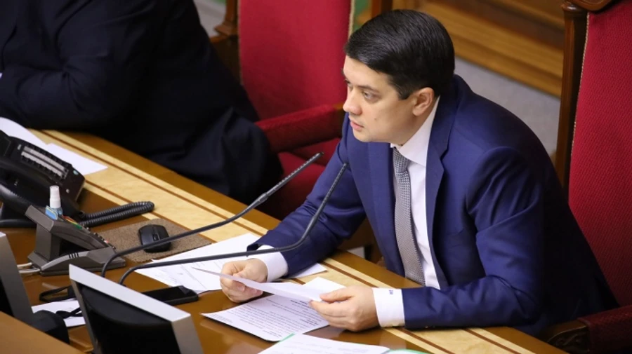 Імовірність звільнення Разумкова оцінюють 55% проти 45% - джерела