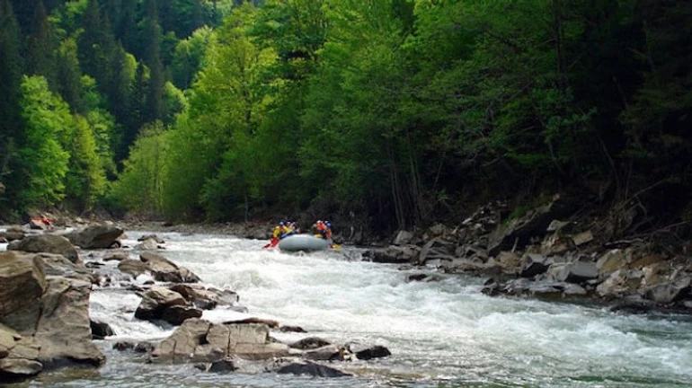 Рятувальники під ранок знайшли тіло хлопчика, що загинув на річці Черемош