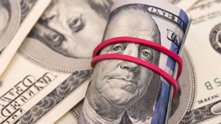 Кінець епохи долара: чому американська валюта дешевшає і що робити українцям