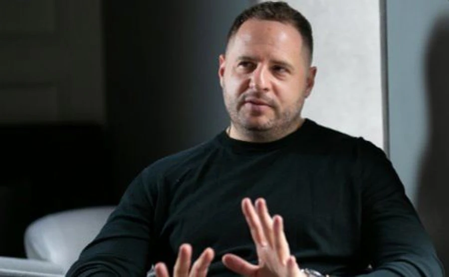 Адвокат про справи проти Лероса: Єрмак не дав оцінки діям брата