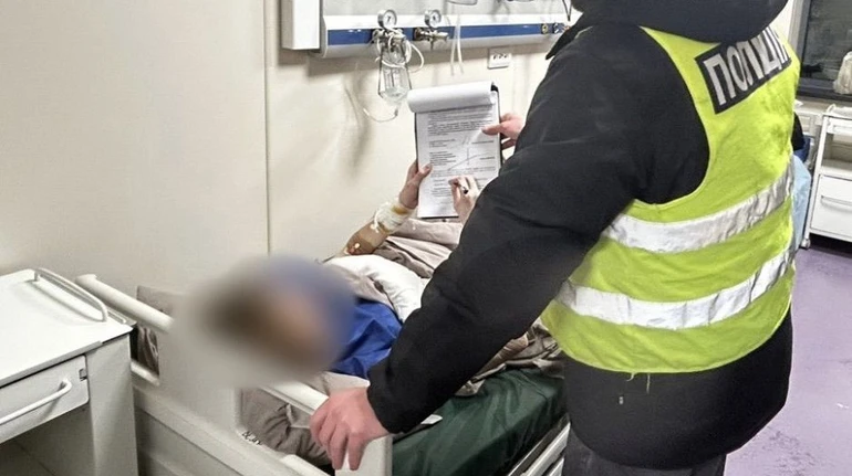 У Києві підозру отримав підліток, який кинувся з ножем на однокласника і вчительку