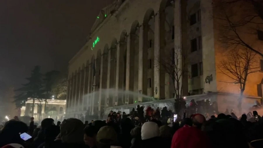 В Тбилиси продолжаются протесты: СМИ сообщают о задержаниях