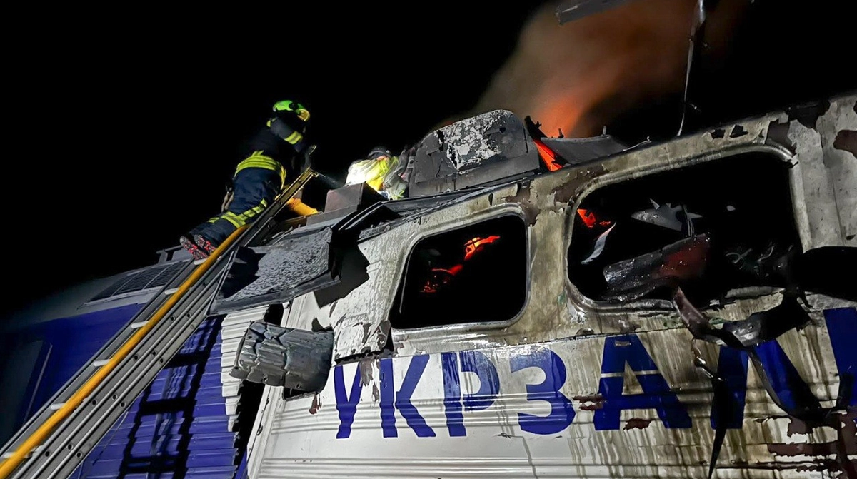 Ukraine's foreign minister urges partners to help with locomotives after Russia hits 500