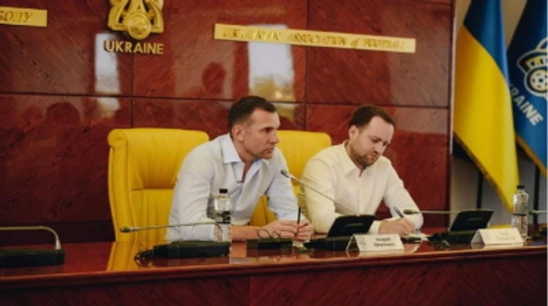 Холодні відповіді на гарячі питання: як пройшла пресконференція Шевченка