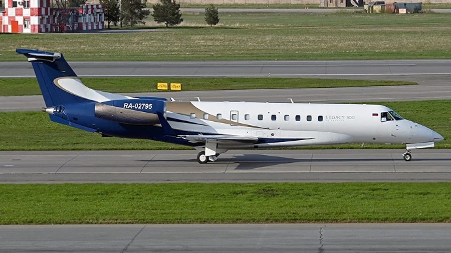 Flight tracking data shows sharp descent of Prigozhin's plane before crash