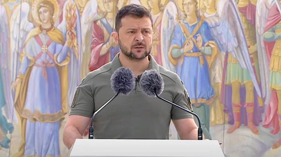 Не віримо, що РФ не захоче повернутися: Зеленський виступив з нагоди Дня державності 