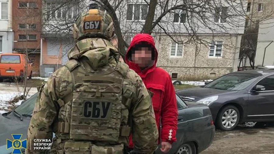 Пытала и выбивала несуществующие долги: на Прикарпатье СБУ разоблачила банду