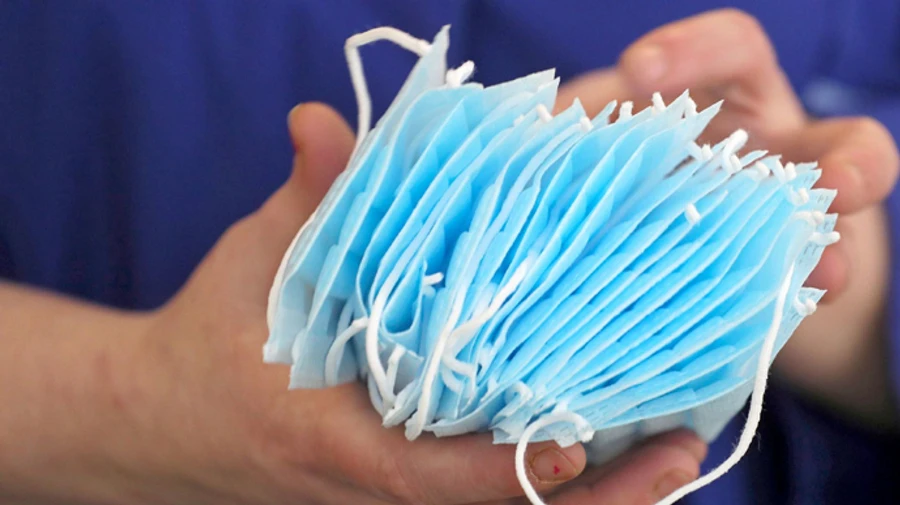 МОЗ Німеччини купувало маски через фірму чоловіка міністра – ЗМІ