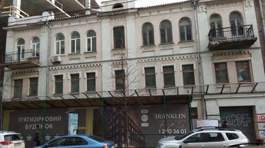 В центре Киева снесут памятник, чтобы построить высотку