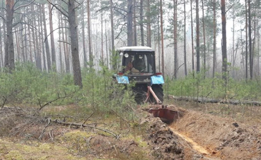 Спасателям удалось потушить крупный очаг пожара на Житомирщине