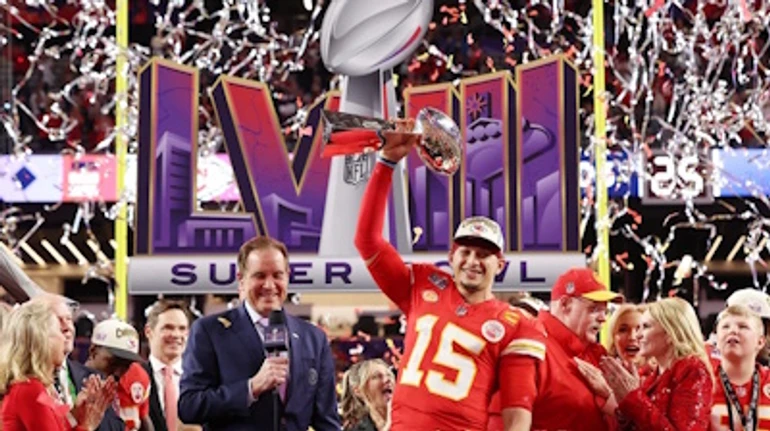 Сколько стоит самое дорогое спортивное шоу мира? Почему все смотрят Super Bowl