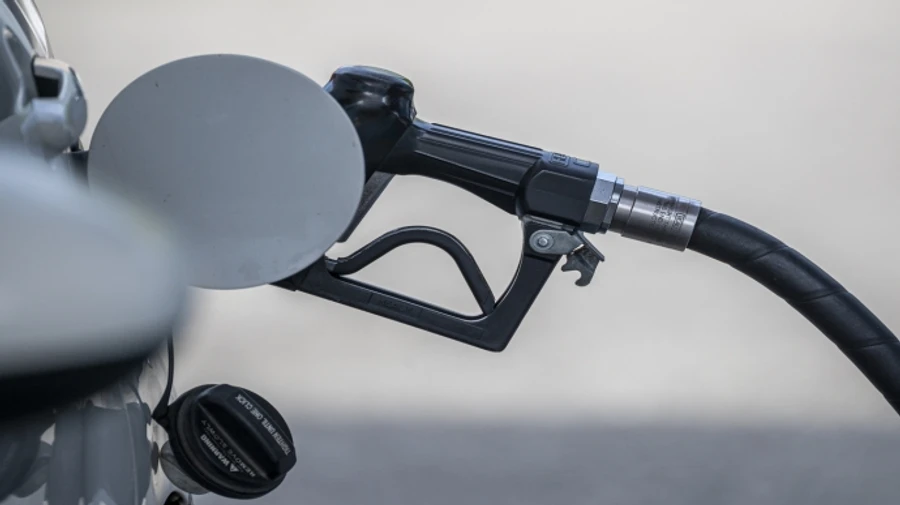 People in Russia continue to complain about petrol shortages