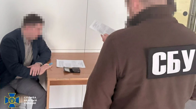 СБУ: Керівник апарату КМДА оформляв відрядження, а їздив відпочивати до Італії та Іспанії