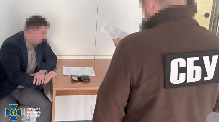 СБУ: Керівник апарату КМДА оформляв відрядження, а їздив відпочивати до Італії та Іспанії