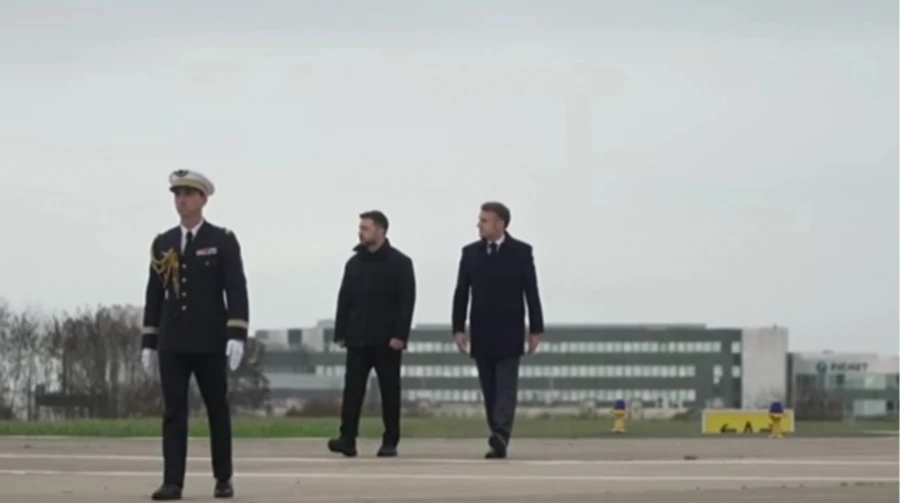 Zelenskyy arrives in Paris