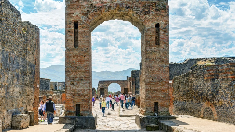 Твердел даже под водой: ученые раскрыли тайны сверхпрочного древнеримского бетона